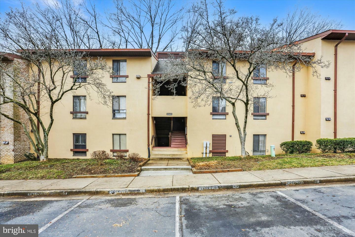 Property Photo:  2240 Castle Rock Square 22C  VA 20191 