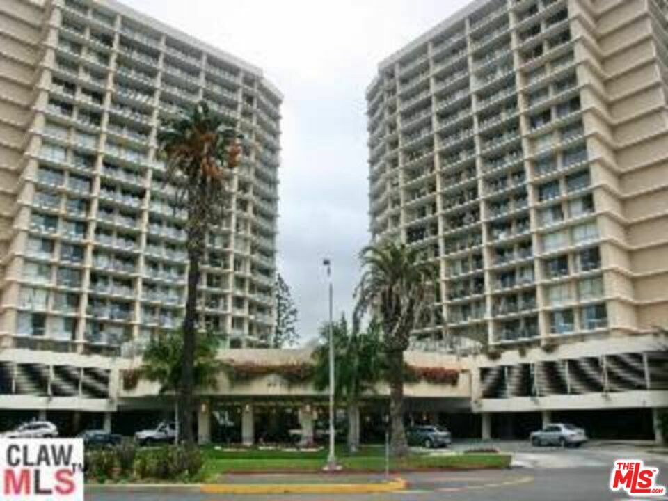 Property Photo:  201   Ocean Ave 605B  CA 90402 