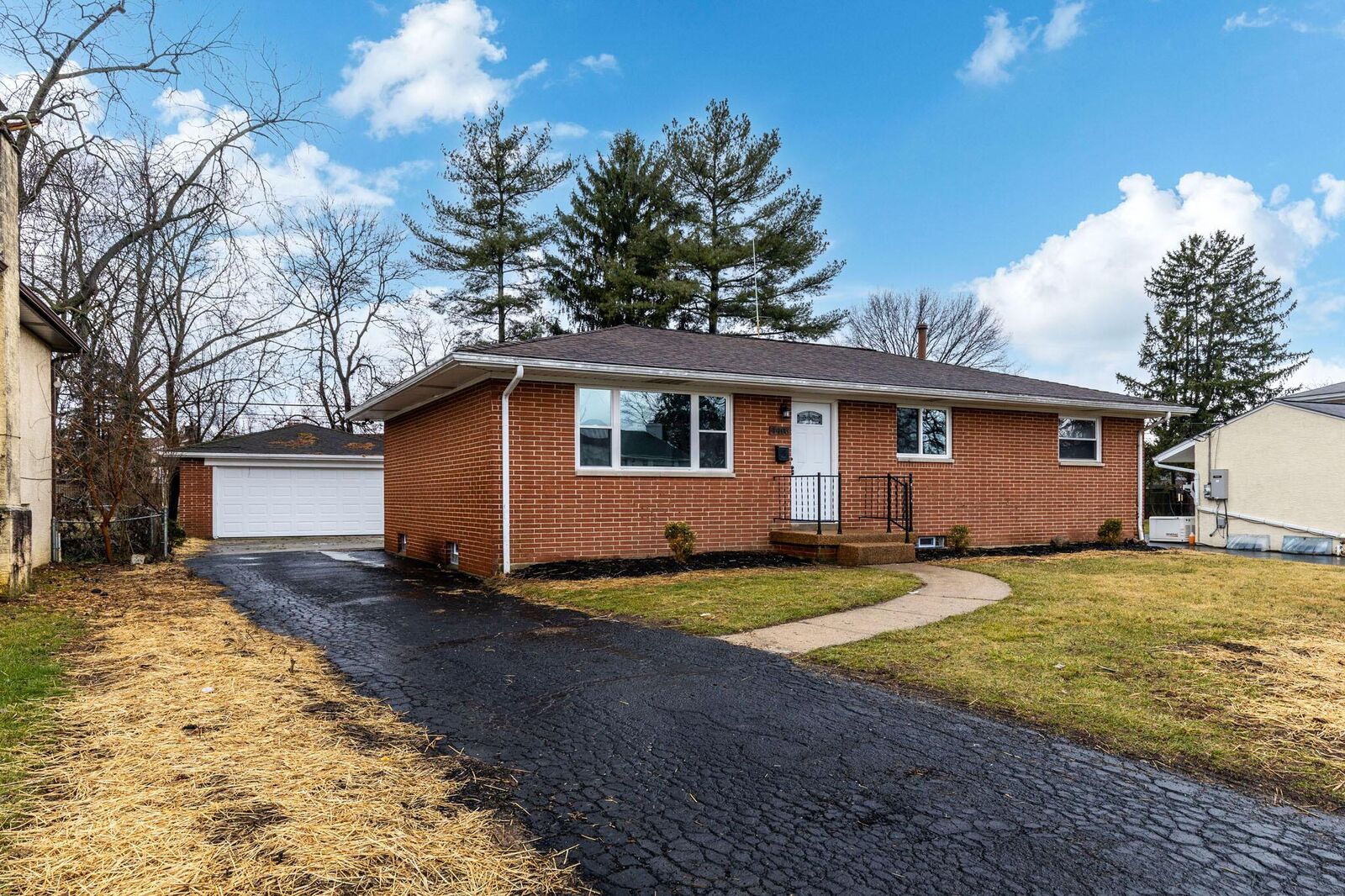 Property Photo:  4403 E Mound Street  OH 43227 