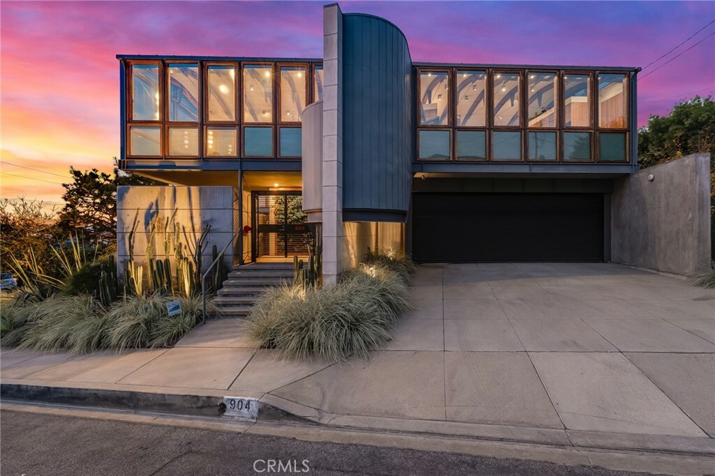 Property Photo: 904 Highview Avenue CA 90266