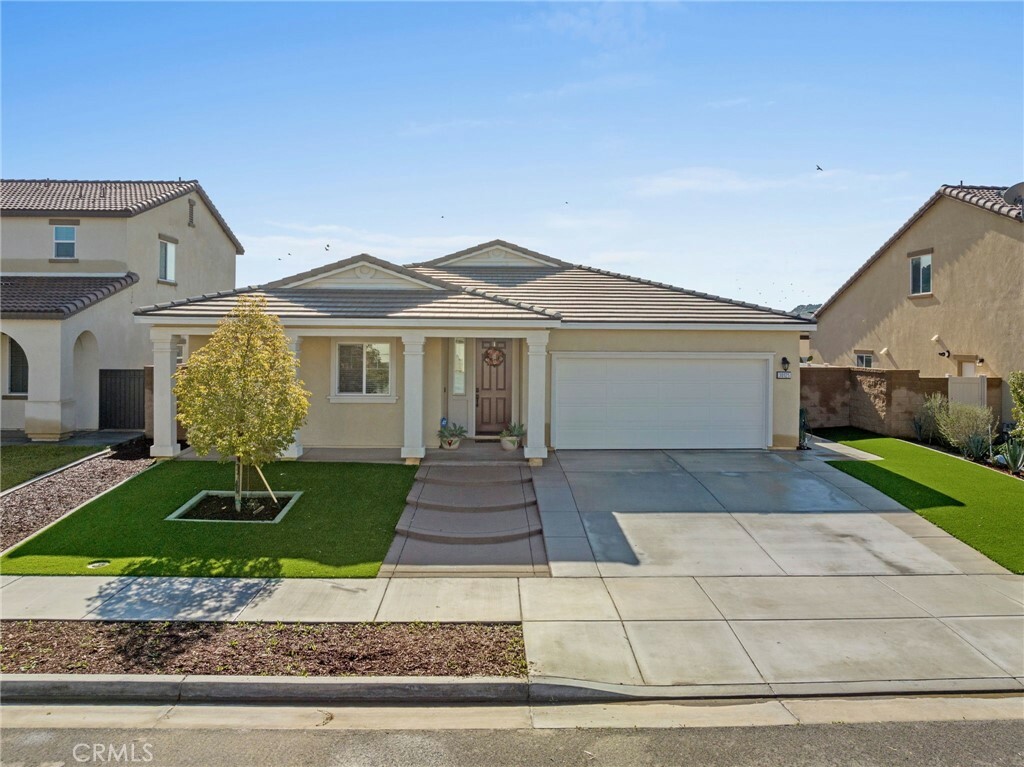 Property Photo:  30125 Crescent Pointe Way  CA 92585 