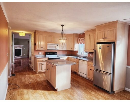 Property Photo: 14 Fox Run Rd 14 MA 01504