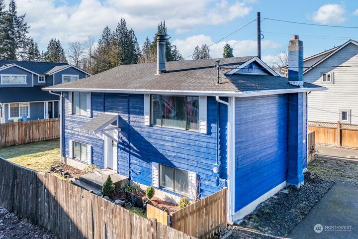 Property Photo: 102 E Grand Street WA 98252