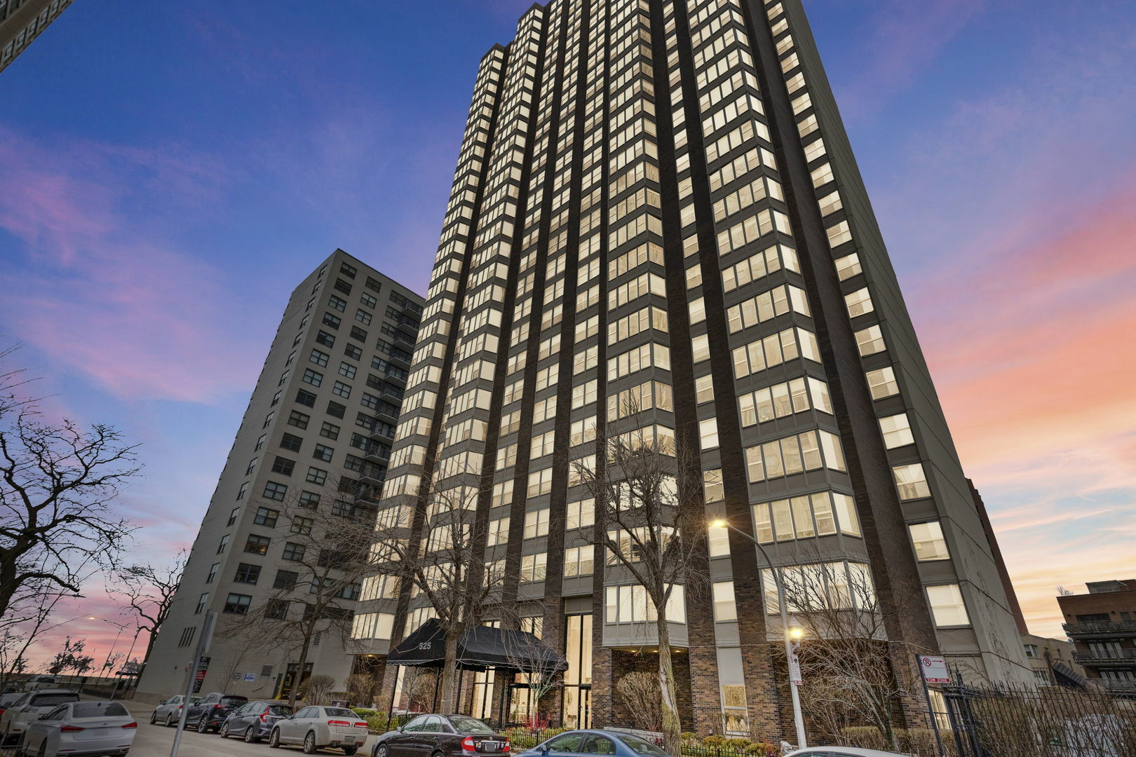 Property Photo:  525 W Hawthorne Place 2505  IL 60657 