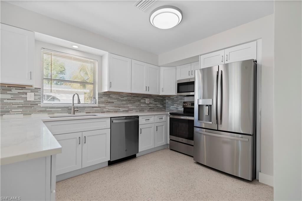 Property Photo: 10245 Pennsylvania Ave FL 34135