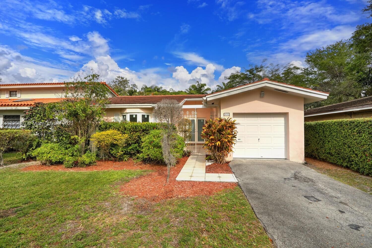 Property Photo:  415 Giralda Ave  FL 33134