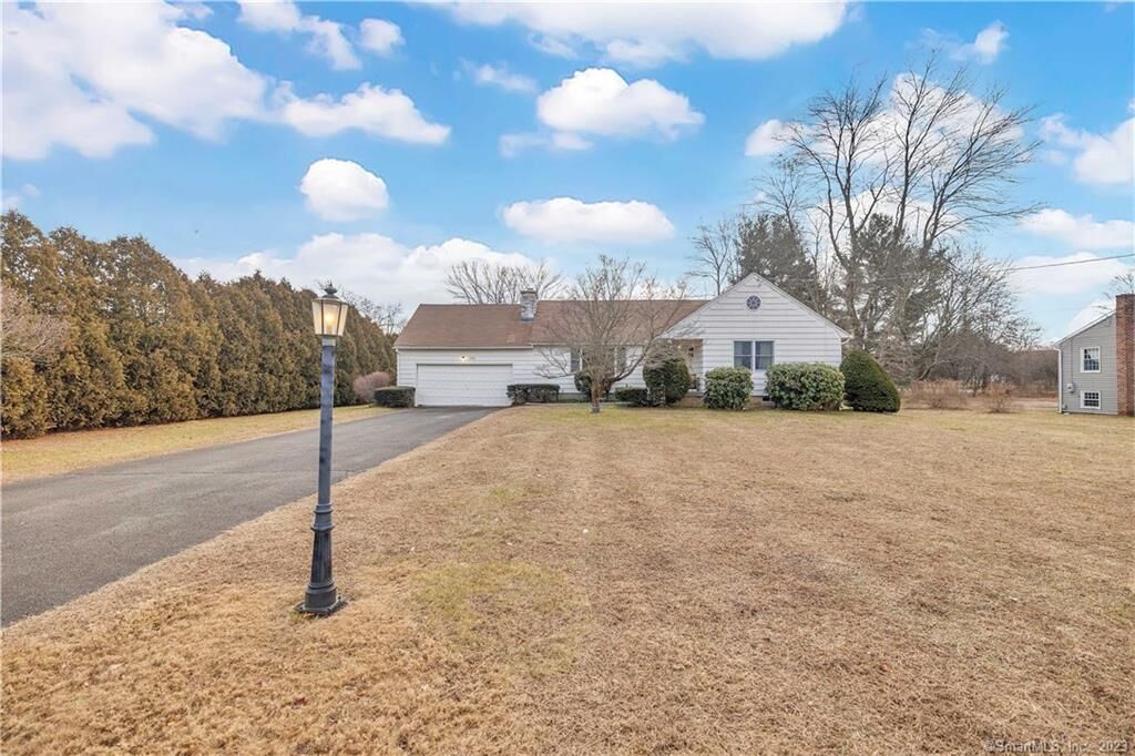 Property Photo: 1338 Mapleton Avenue CT 06078