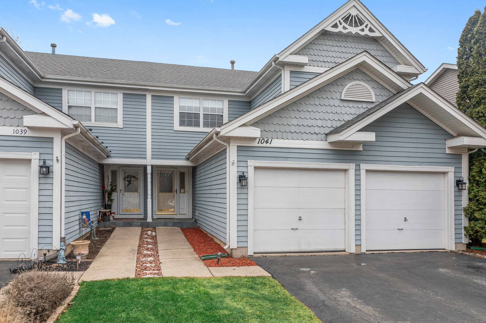 Property Photo: 1041 Dartmouth Drive IL 60103