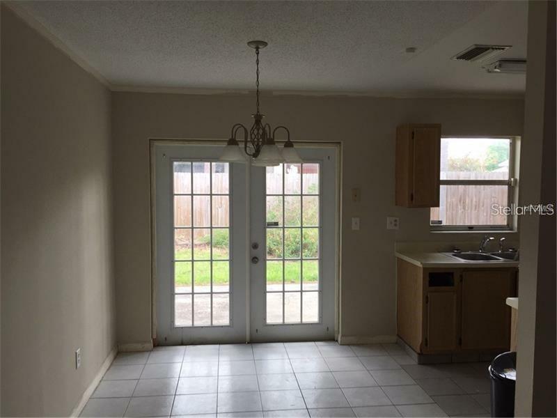 Property Photo:  904 Old Field Drive  FL 33511 