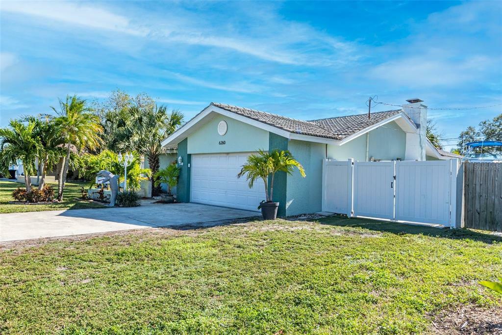 Property Photo:  6260 30th Avenue N  FL 33710 