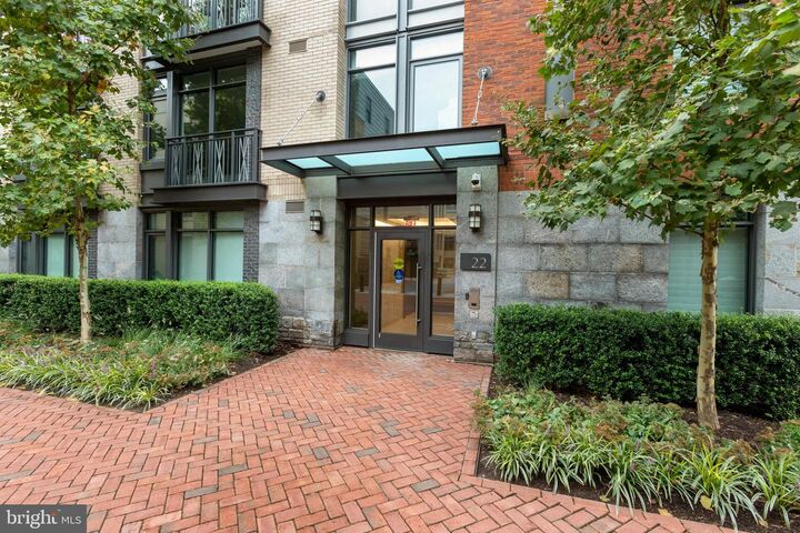 Property Photo:  22 Bakers Walk #3.406  VA 22314 