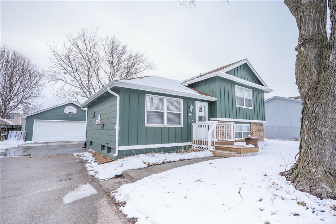 Property Photo:  610 14th Avenue NW  IA 50009 