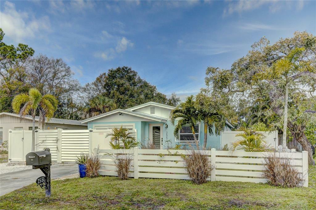 Property Photo:  2551 Loma Linda Street  FL 34239 