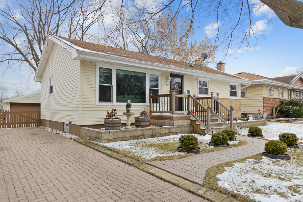 Property Photo:  229 Emmerson Avenue  IL 60143 