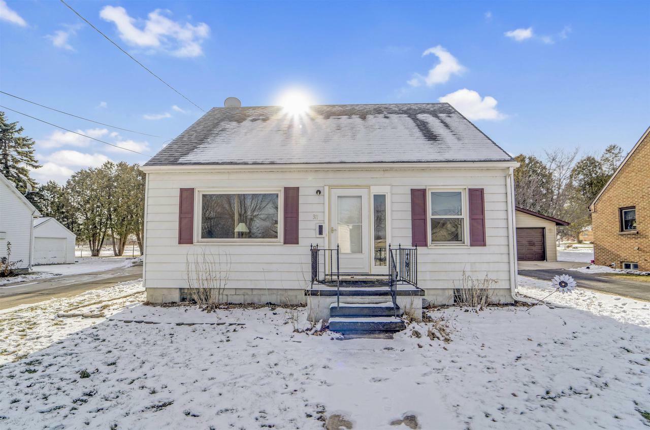 Property Photo:  311 East Brooklyn Street  WI 53014 