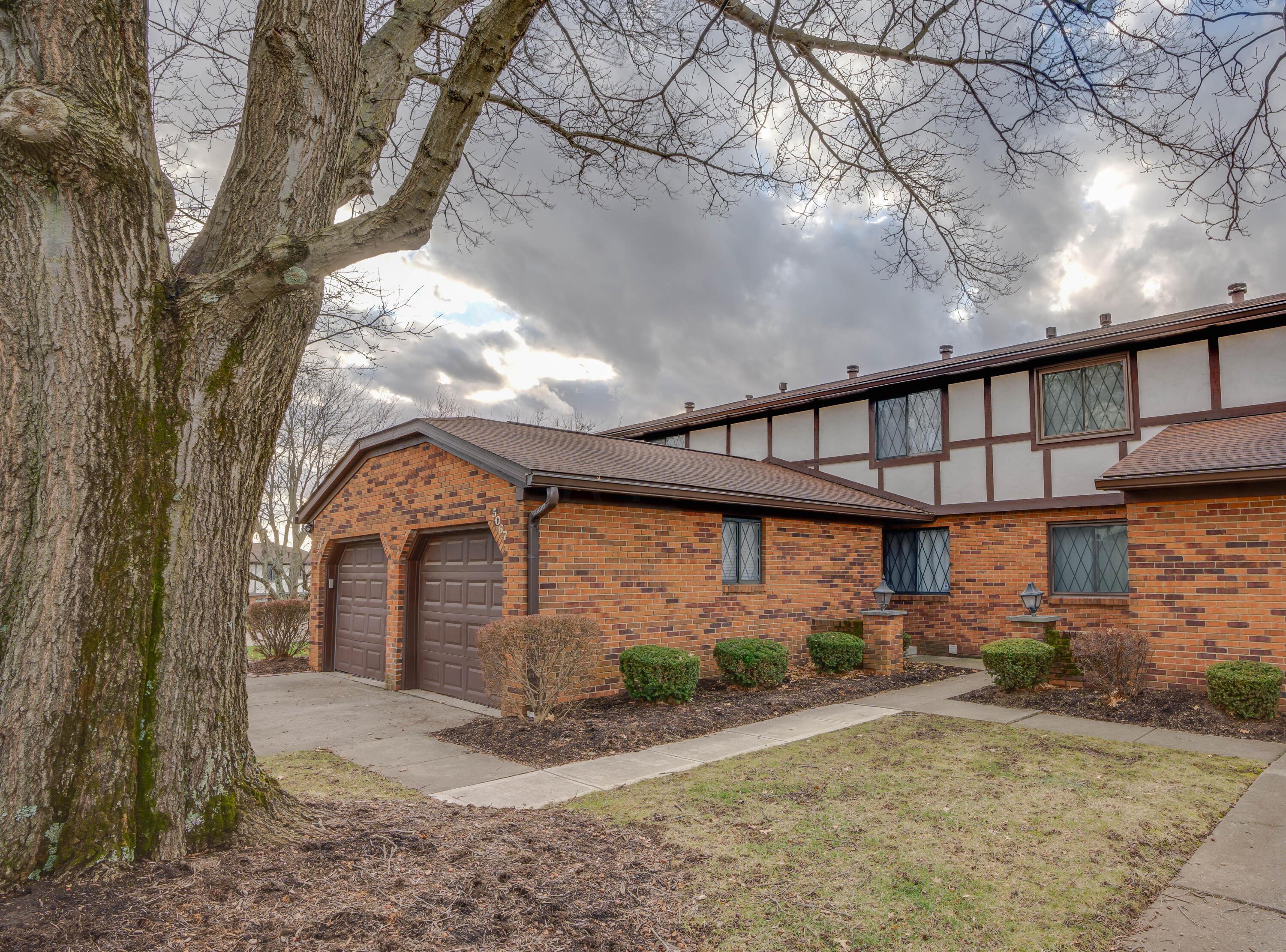 Property Photo: 5067 Beckenham Court OH 43230