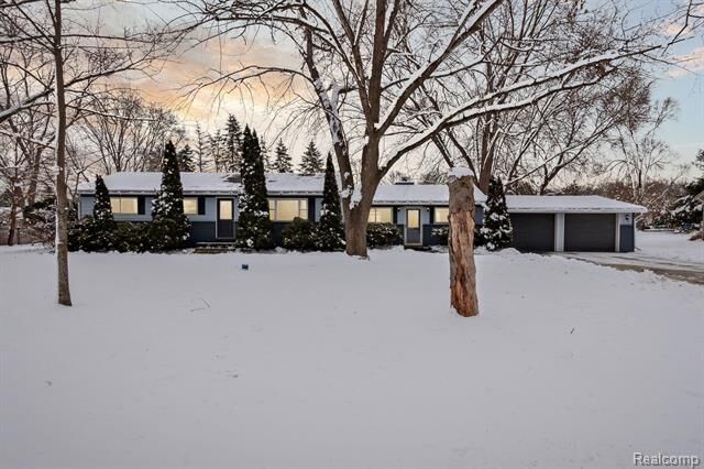Property Photo: 9874 Mevis Drive MI 48114