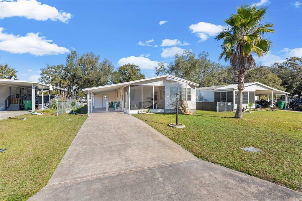 Property Photo:  38052 Lawanda Loop  FL 33542 