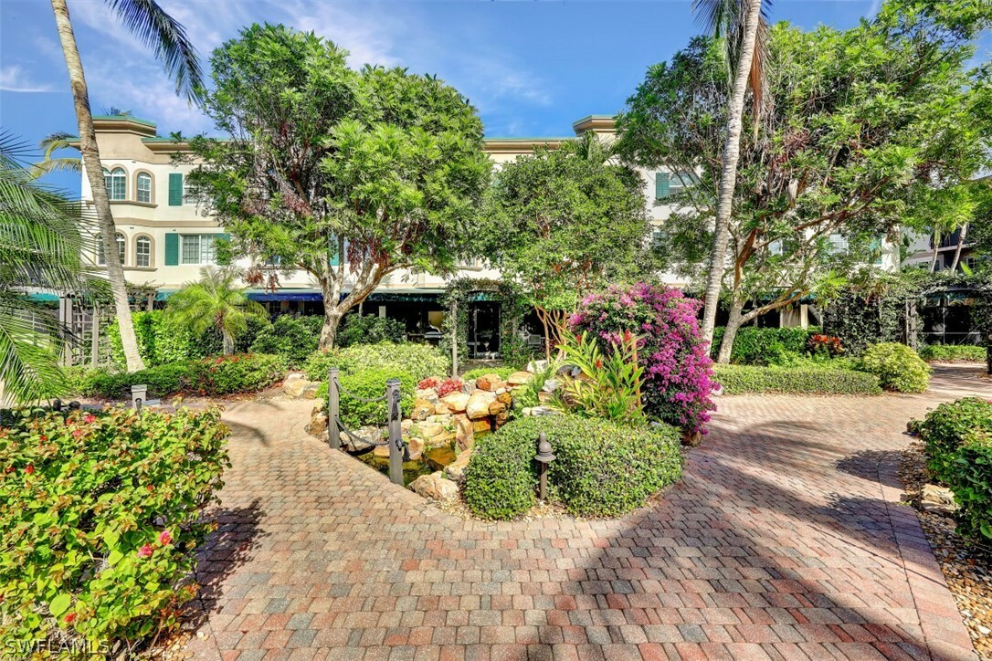 Property Photo: 431 4th Avenue S FL 34102