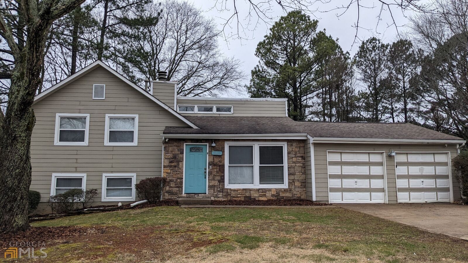 Property Photo: 10410 Worthington Hills Manor GA 30076