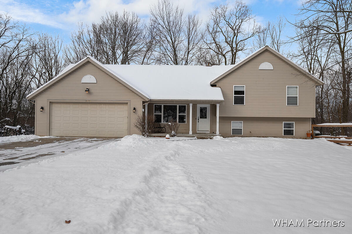 Property Photo:  1015 68th Street SE  MI 49508 