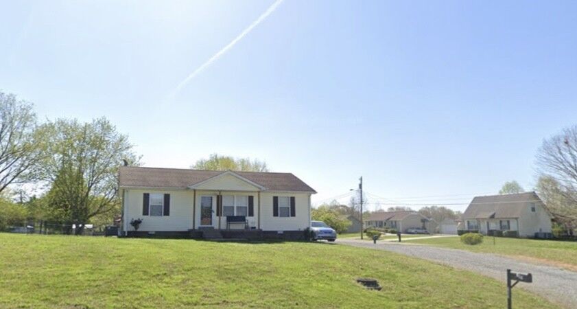 Property Photo: 703 Acorn Dr TN 37043