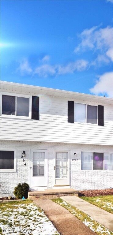 Property Photo:  292 Ivy Lane  OH 44077 