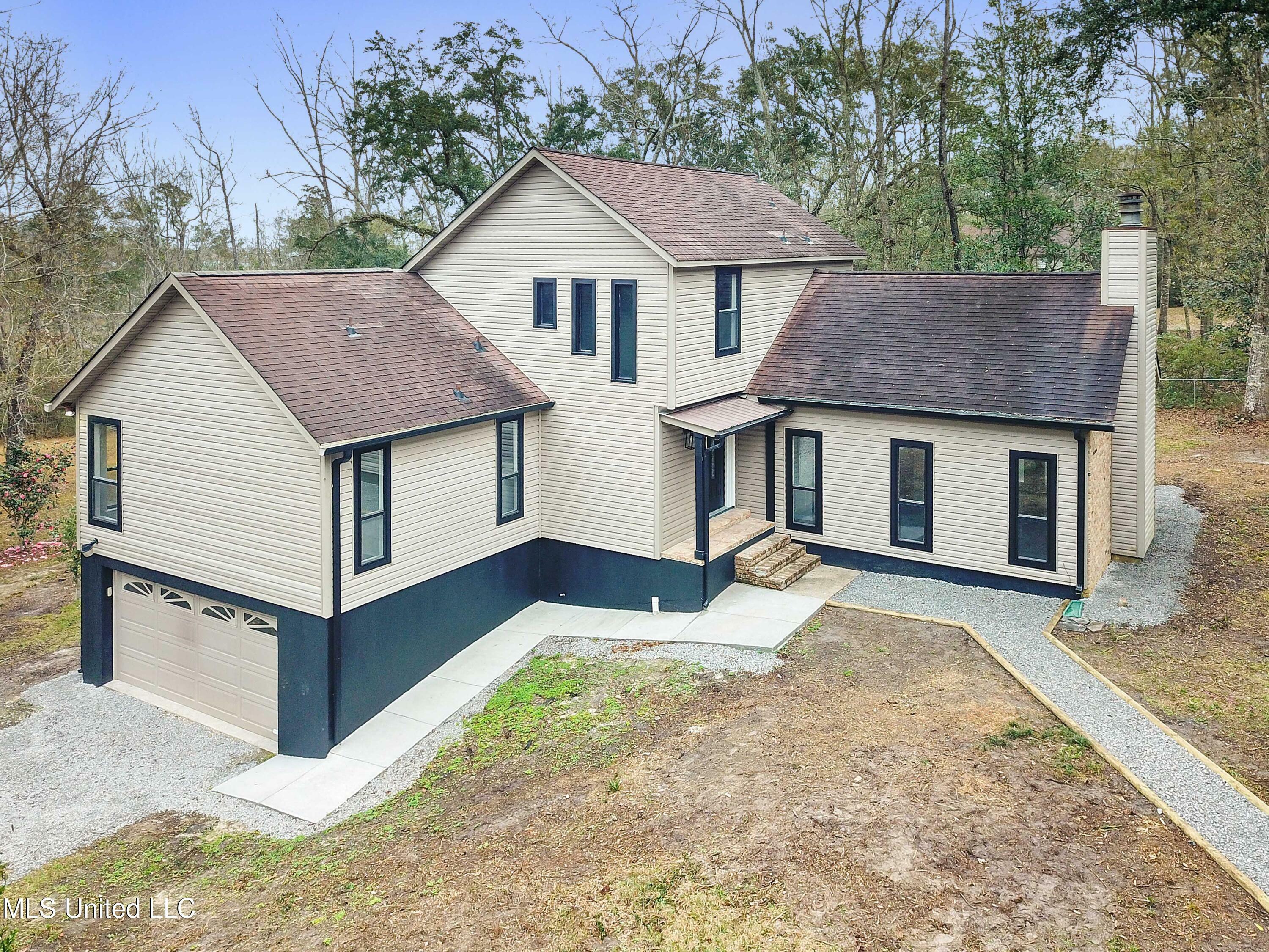 Property Photo:  1004 Homestead Boulevard  MS 39553 