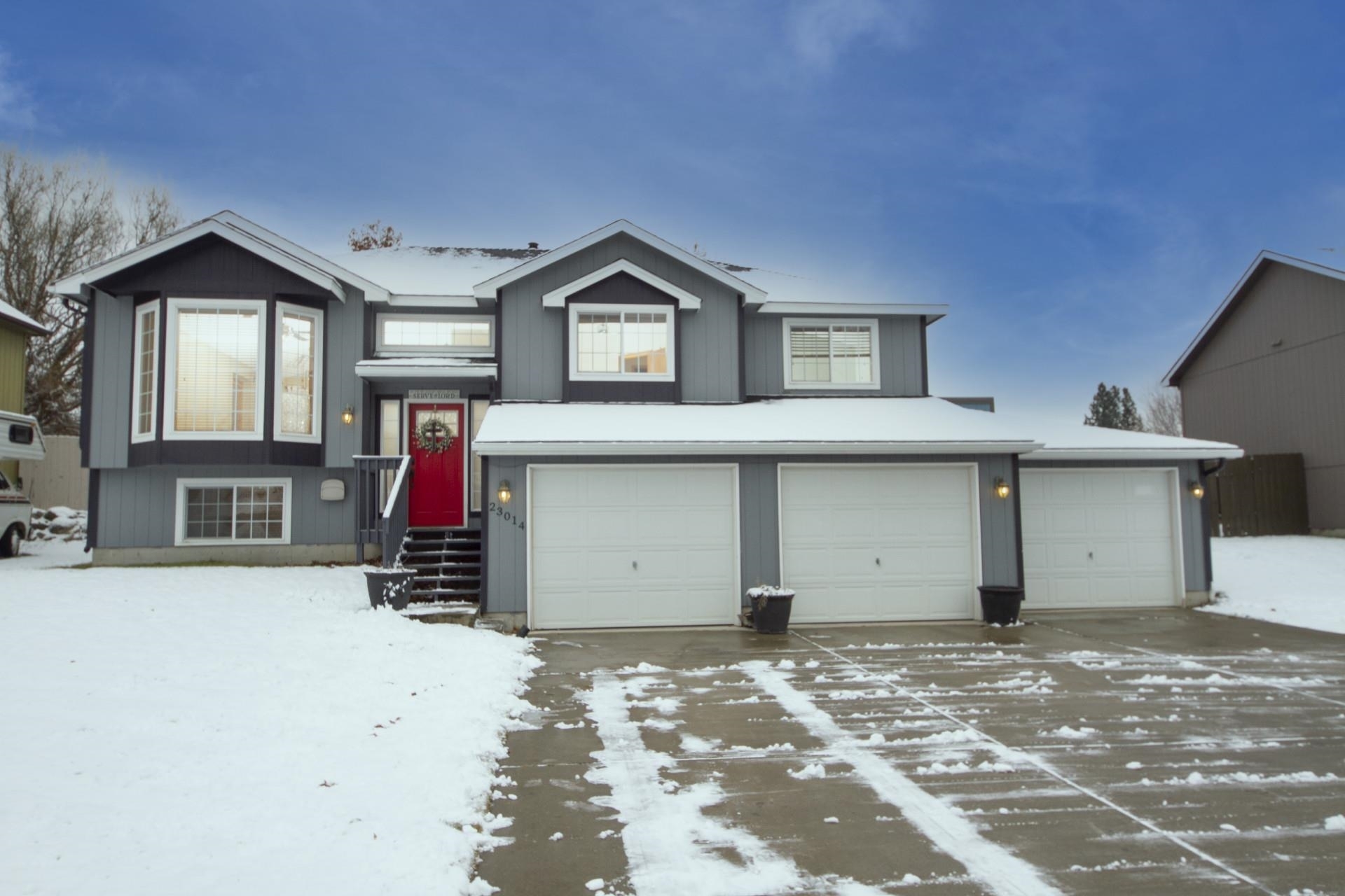 Property Photo: 23014 E Valleyway Ave WA 99019