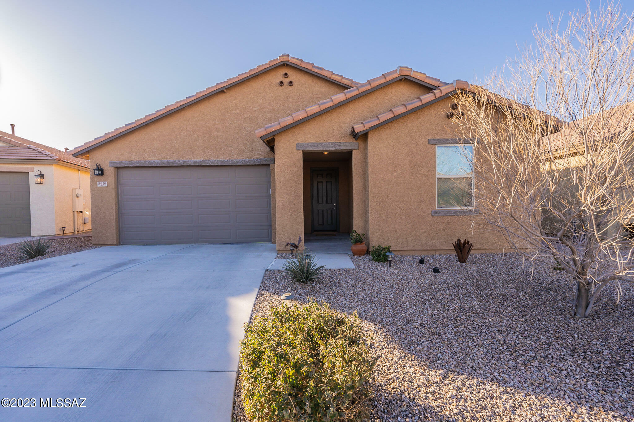 Property Photo:  9046 N Wagon Spoke Court  AZ 85742 