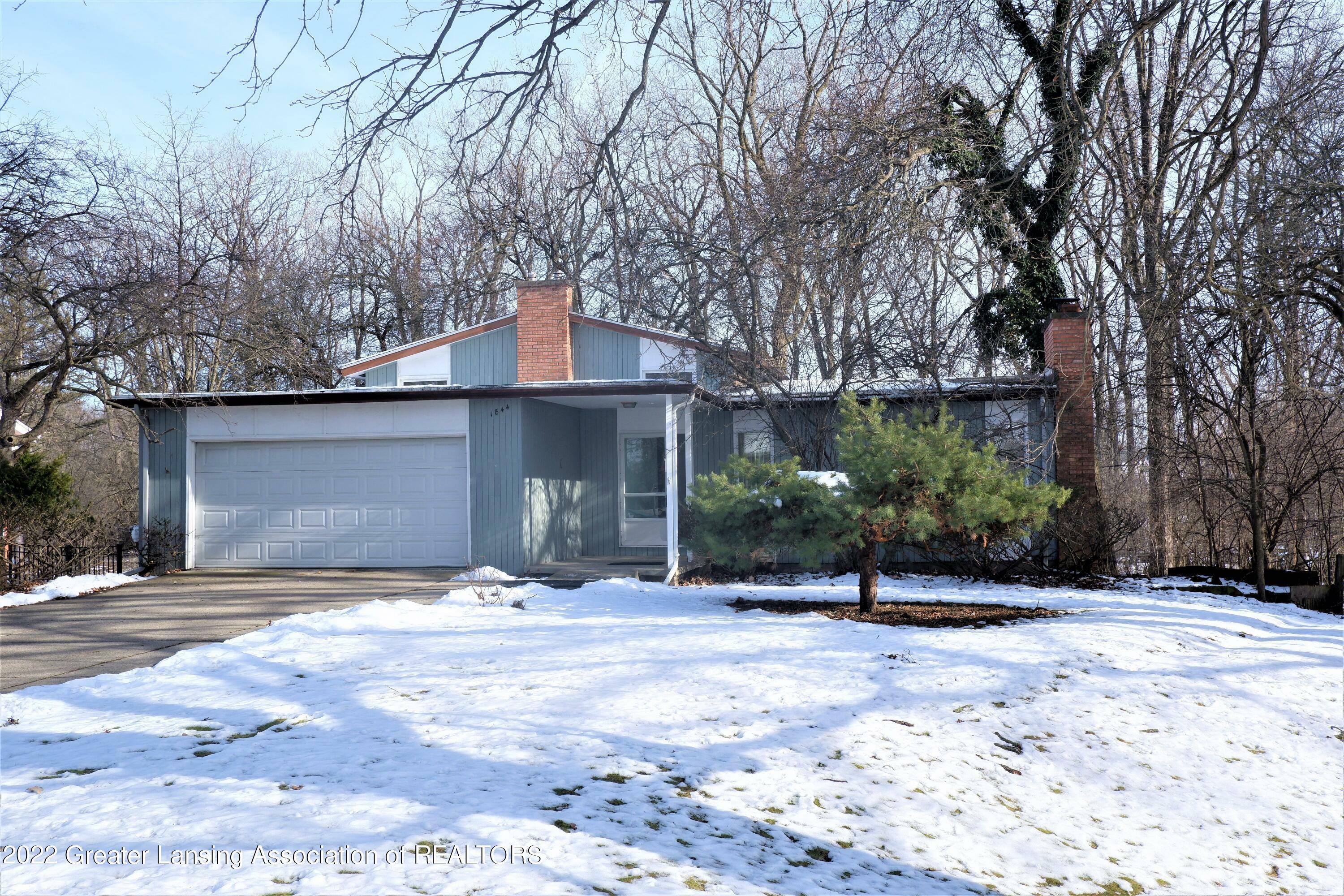 Property Photo:  1844 Walnut Heights Drive  MI 48823 