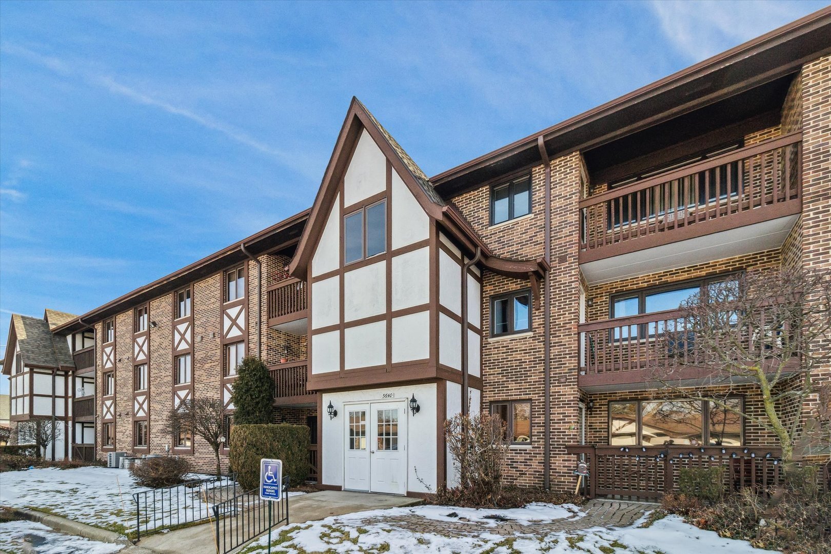 Property Photo:  5640 W 103rd Street 204  IL 60453 