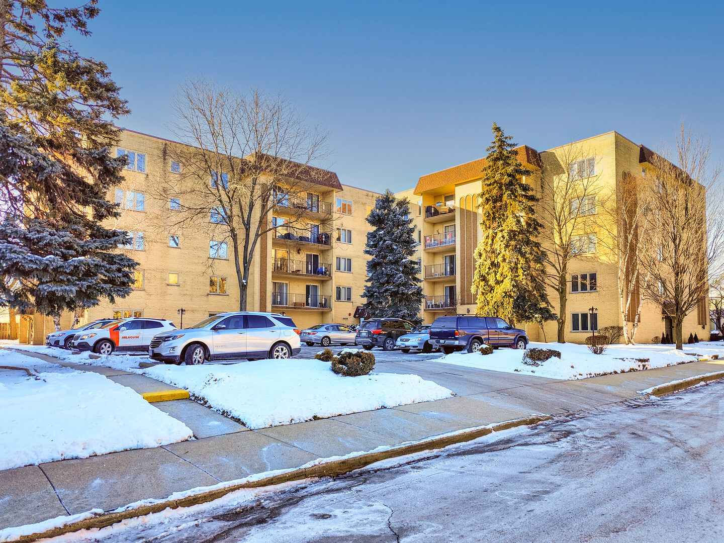 Property Photo: 6455 W Belle Plaine Avenue 509 IL 60634