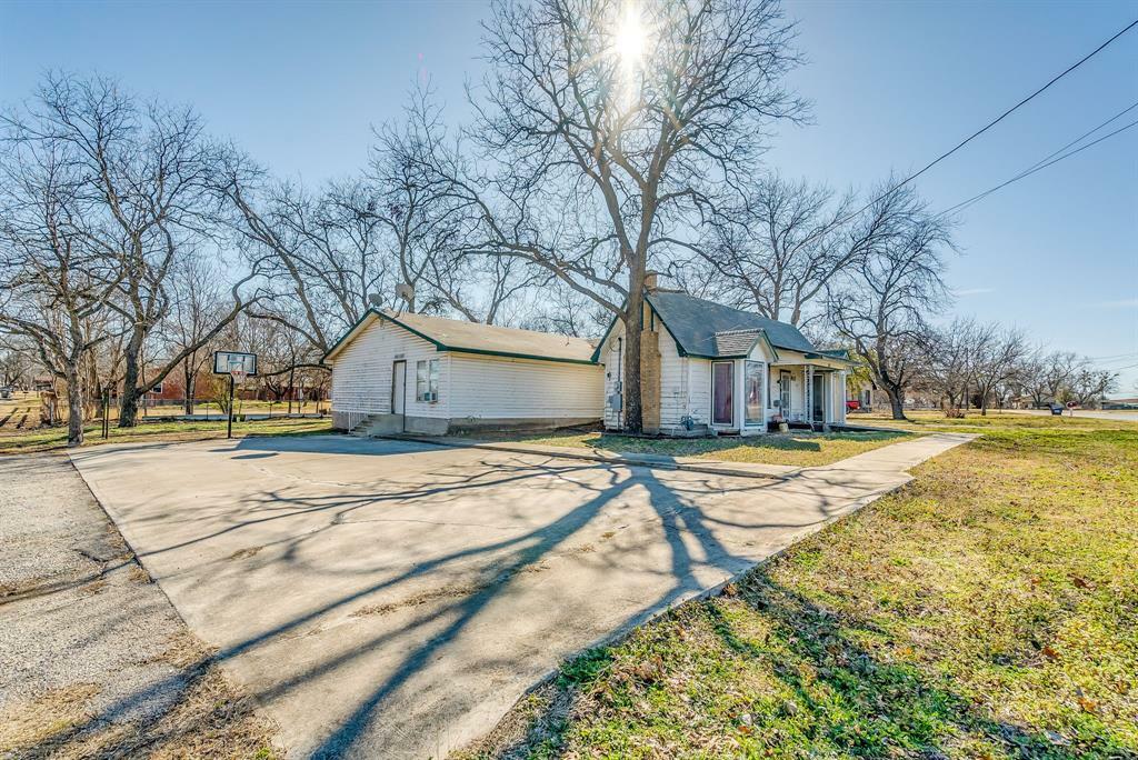 Property Photo: 1001 S Texas Street TX 76444