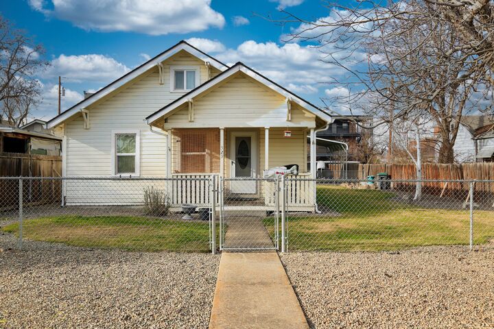 323 Alder Street  Central Point OR 97502 photo