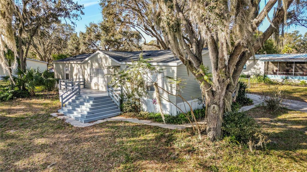 Property Photo:  5541 Golden Gate Boulevard  FL 33868 