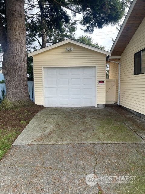 Property Photo:  1111 Lombard Avenue  WA 98201 