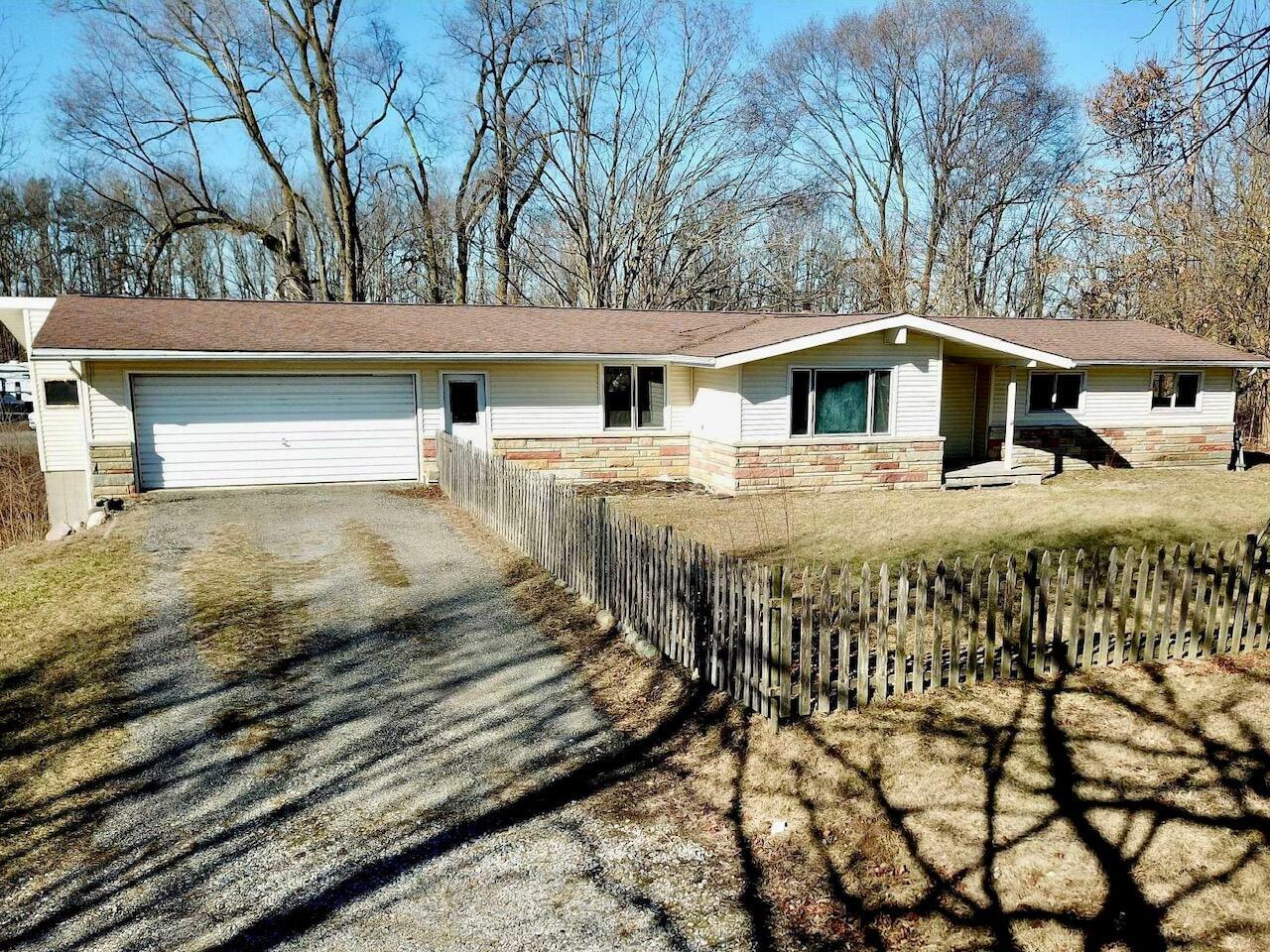 Property Photo:  350 N Fiske Road  MI 49036 