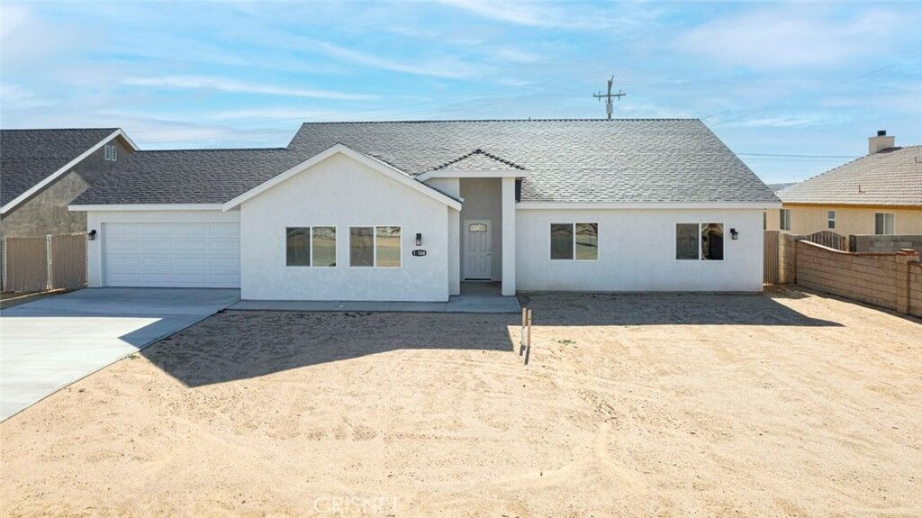 Property Photo: 10588 Peach Ave CA 93505
