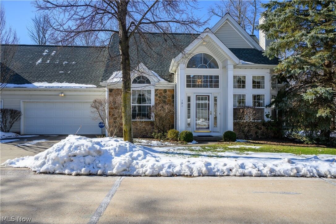 Property Photo:  191 Stonebrooke Oval  OH 44022 