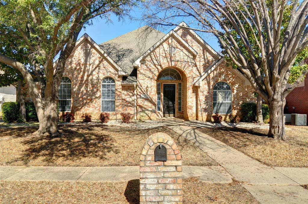 Property Photo:  721 Muirfield Road  TX 76248 