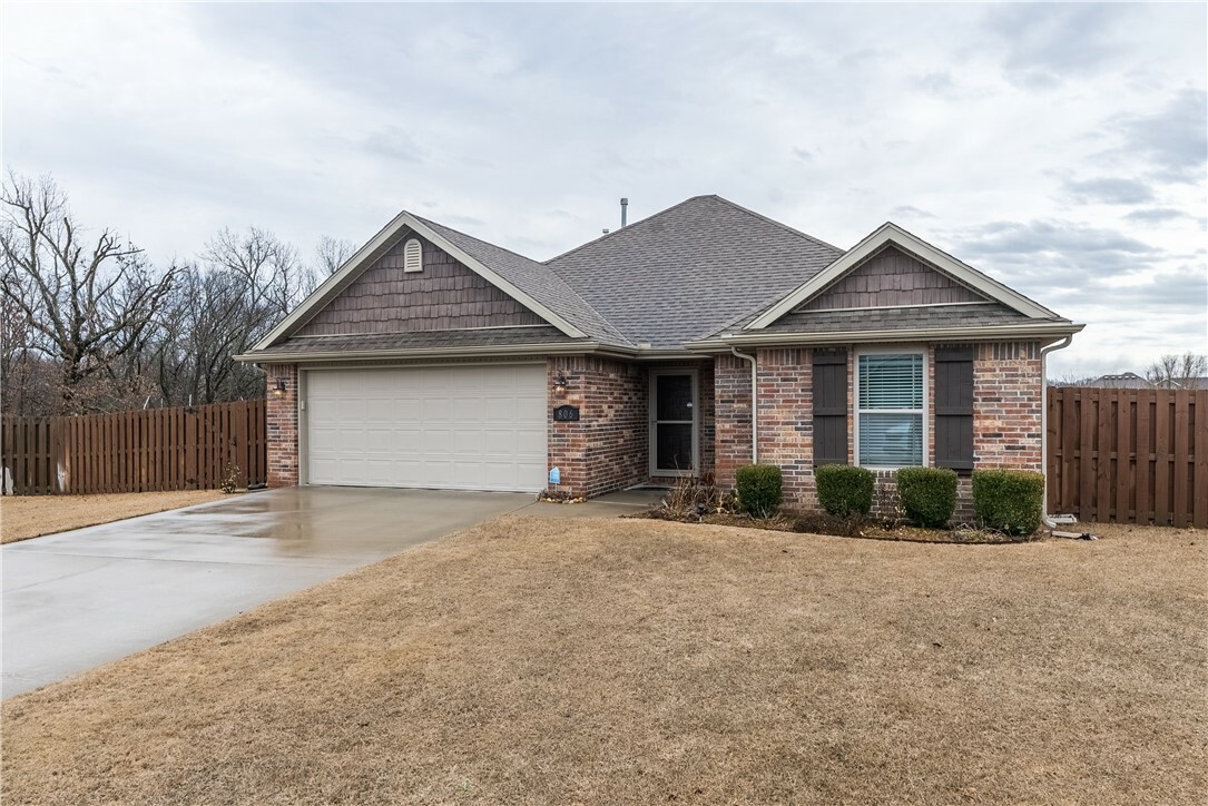 Property Photo: 806 E Laura Drive AR 72758
