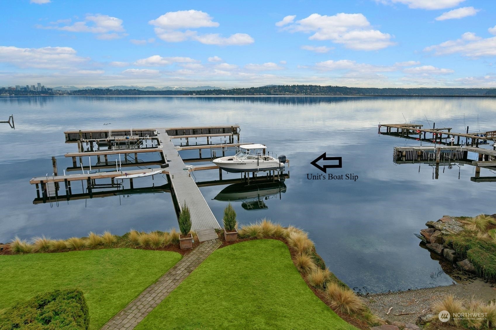 Property Photo: 302 Lakeside Avenue S 201 WA 98144