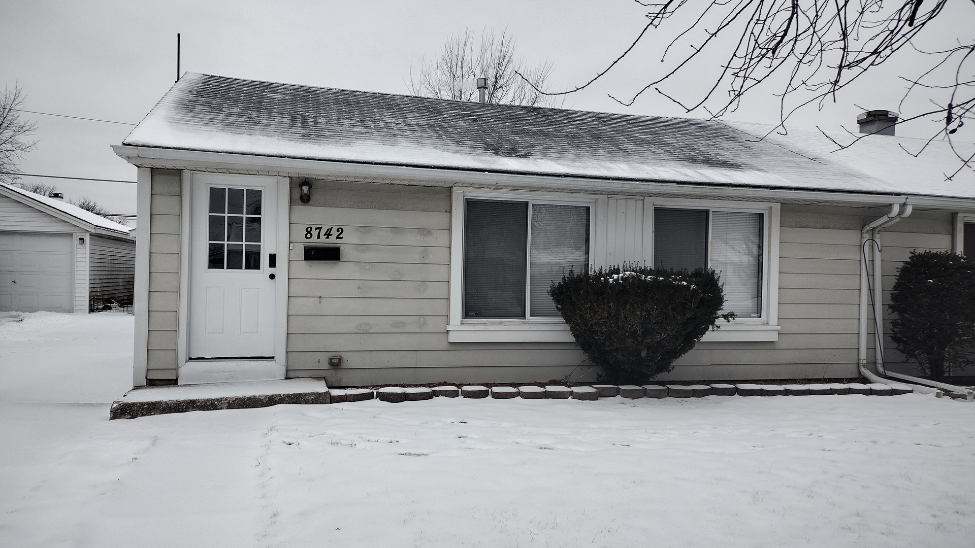 Property Photo: 8742 S Duffy Avenue IL 60456