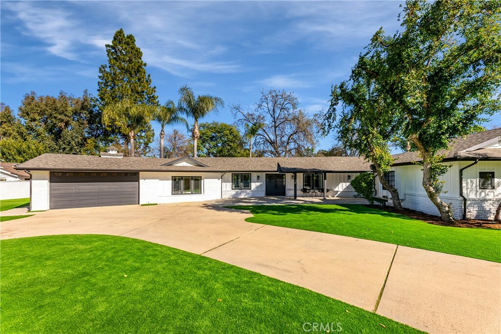 5726 Woodlake Avenue  Woodland Hills CA 91367 photo