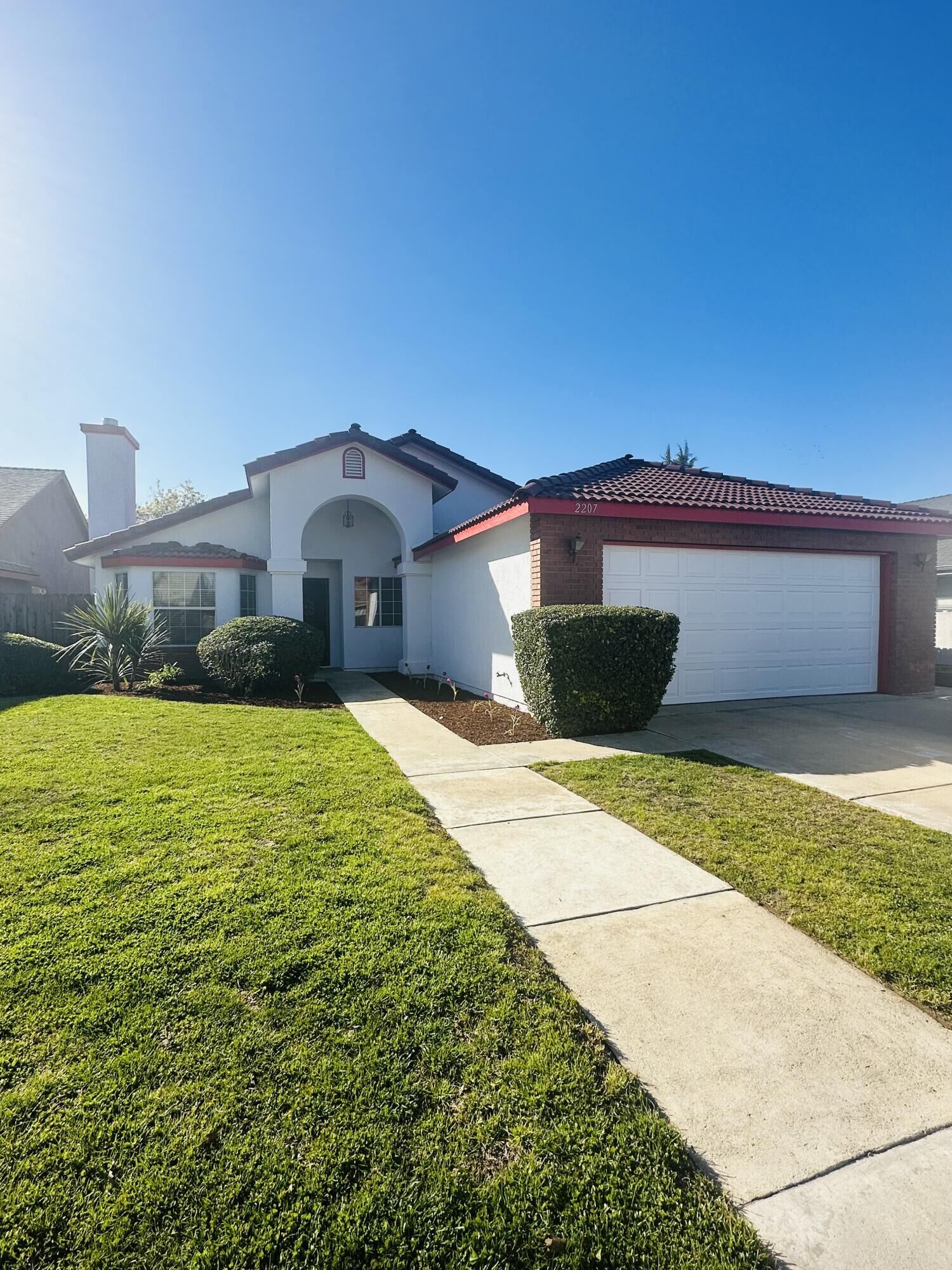 Property Photo:  2207 E Kaweah Court  CA 93292 