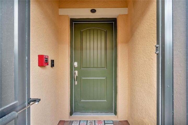 Property Photo:  10050 Crooked Creek Drive 101  FL 34293 