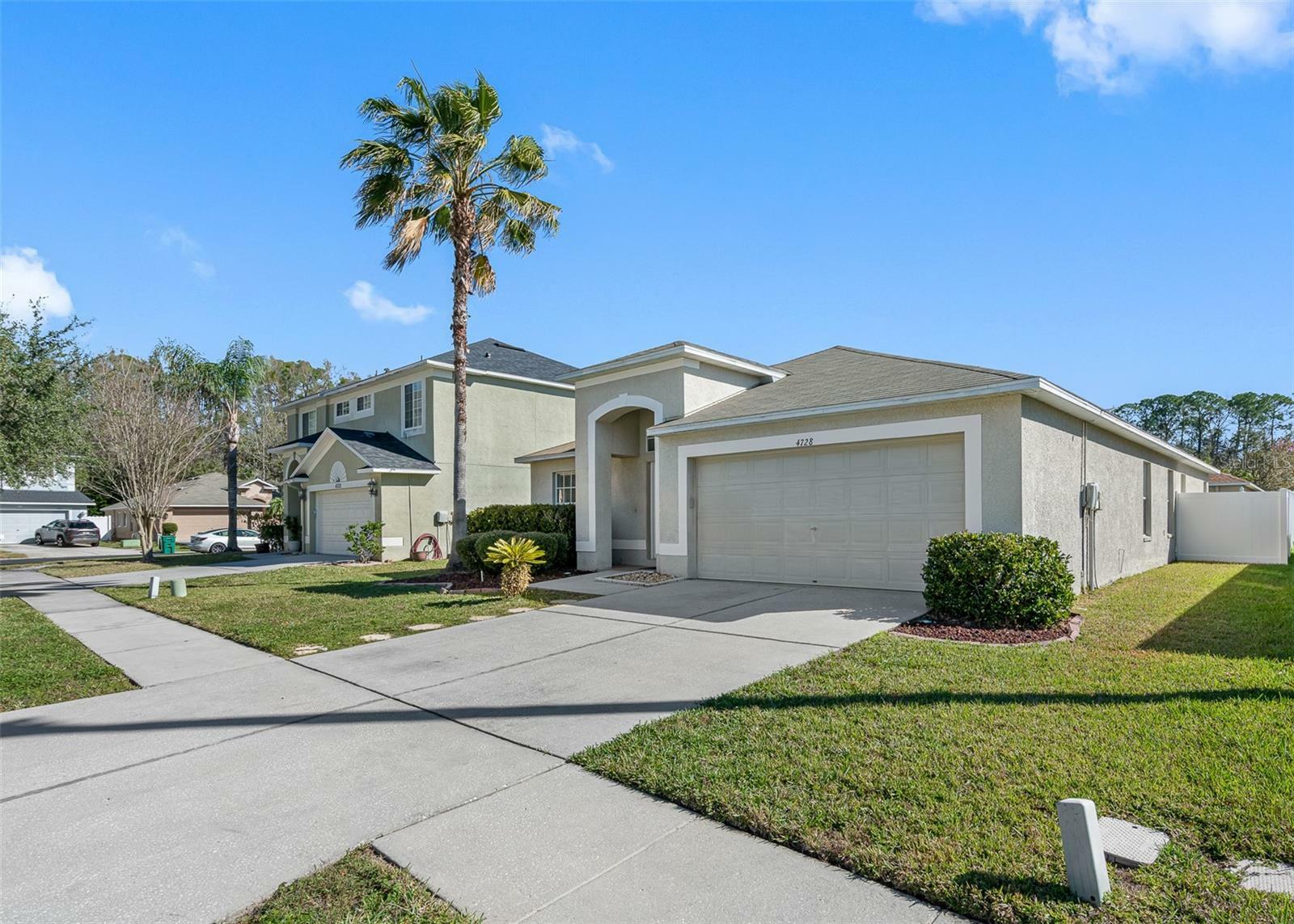 Property Photo:  4728 Barchetta Drive  FL 34639 