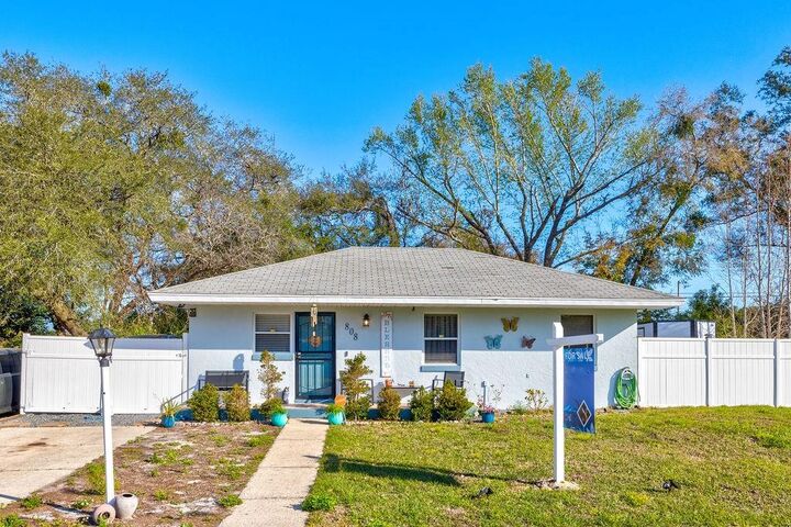 Property Photo:  808 Chippendale Street  FL 32725 