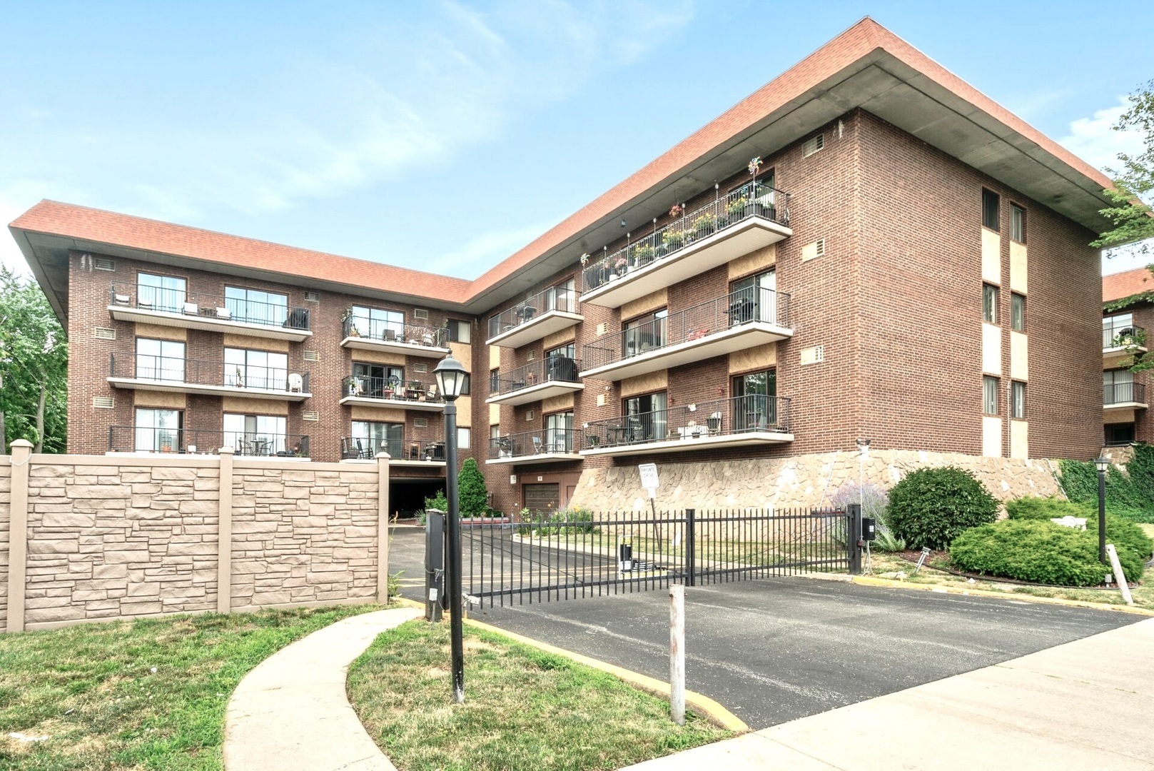 Property Photo:  9540 Mayfield Avenue 309S  IL 60453 